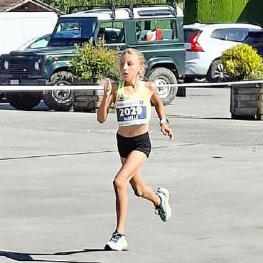 110 Kinder am Kids Run 2025 - Siegerin Maelle, Kategorie U12.