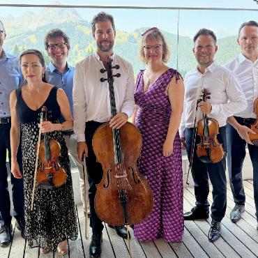 Gute Musik hat keine Grenzen - Experiment gelungen: v.l. Komponist Jürg Röthlisberger; Violinistin Rachel Späth; Komponist Reto Stadelmann; Sebastian Braun, Violoncello; Beatrice Villiger; Violinist Felix Froschhammer und Markus Fleck, Viola.