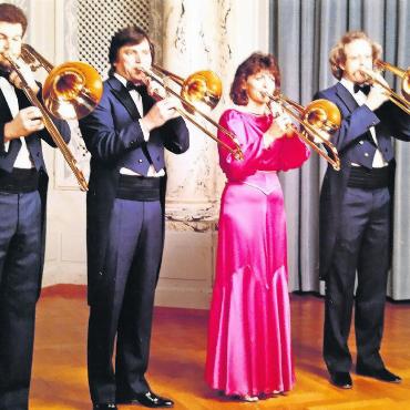 Eine Pionierin stellt sich dem Leben - Das «Slokar Trombone Quartet»: (v.l.) Armin Bachmann, Branimir Slokar, Pia Bucher und Marc Reift. FOTO: HANS BAUMANN