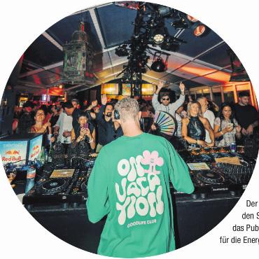 Ausgelassene Partystimmung trotz der Glacier-Absage - Der DJ sorgt für den Sound, das Publikum für die Energie.