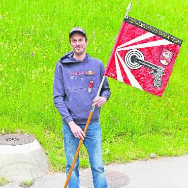 Viele Teilnehmende am grössten Schützenfest der Welt - Stefan Matti, Fähnrich der Pistolenschützen mit 177 Punkten.