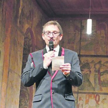 Stimmungsvoller Konzertabend in der Kirche Saanen - Marcel Romang fand lobende Worte für den jungen Dirigenten Sandro Frautschi und seine Art, die Musikproben durchzuführen.