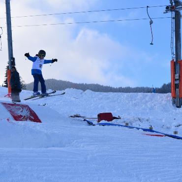 Schneesport in verschiedenen Variationen
