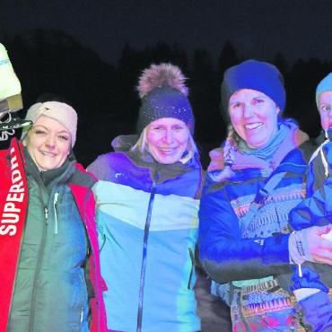 Eine Idee wird zum Erfolg - Die drei strahlenden Initiantinnen (von links): Rebecca Buchs, Judith von Grünigen und Sonja Haldi mit ihrem Sohn Itan.