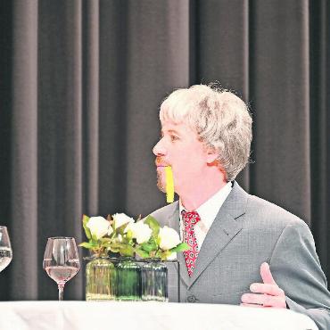 Spass und Vergnügen pur mit der «Alpekomedi» - Sie darf nicht fehlen: die Nudel, die Hildegard beim Rendezvous extrem irritiert.