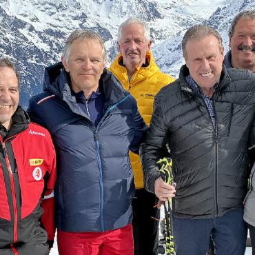 Freude herrschte am BOSV-Skitag - Einige Mitglieder aus dem Saanenland mit Christine Staub-von Grünigen (vorne rechts), Klaus Mösching, Johny Wyssmüller und dem ehemaligen Skicrosser Thomas von Gunten (hinten v.r.).    FOTOS: ZVG
