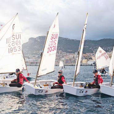Leidenschaft, Verantwortung und Exzellenz: Impulse zum Jahresbeginn beim Gstaad Yacht Club - Nachwuchssegler des Gstaad Yacht Clubs beim Monaco Optimist Team Race vor der Küste von Monaco, bei dem das Team den dritten Rang belegte.    FOTOS: GYC