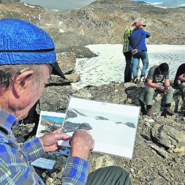 Dritter Besuch beim Glacier de la Plaine Morte - Ernst Zbären mit einer Aufnahme aus dem Jahr 1925 (gleicher Blickwinkel).