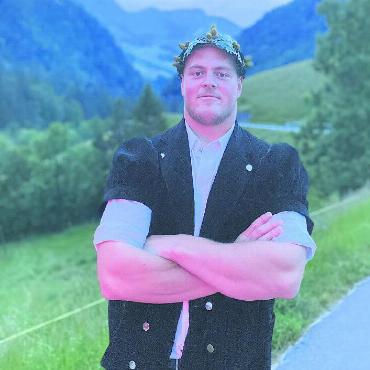 Zweiter Kranz für Annen Dominic - … und dann der Kranz. Für Annen Dominic ist es bereits der zweite in dieser Saison.