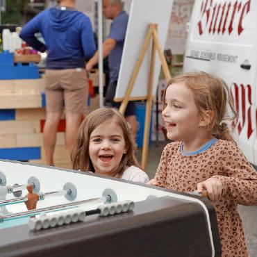 Spiel, Spannung und Wetterglück am Herbstfest - Auch die Kleinen machen voller Elan mit.