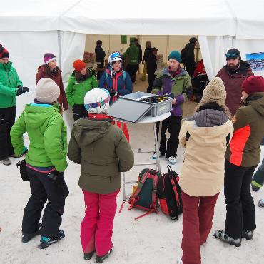 Top Wettkampfbedingungen, Sonnenschein, starke Rennfahrer und ein Fest à la Skiclub Grund