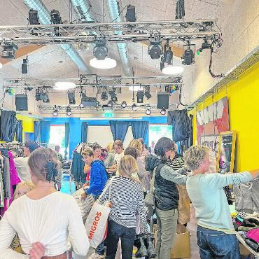 9. Frauenkleidertausch: so viele Besucherinnen wie noch nie - FOTO: JOCELYNE PAGE