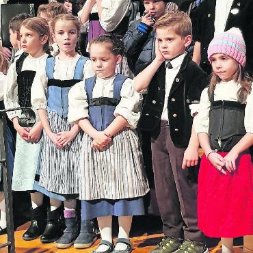 Besinnliches Adventskonzert in der Kirche Saanen - Ausschnitt aus dem Kinderchörli Saanenland.