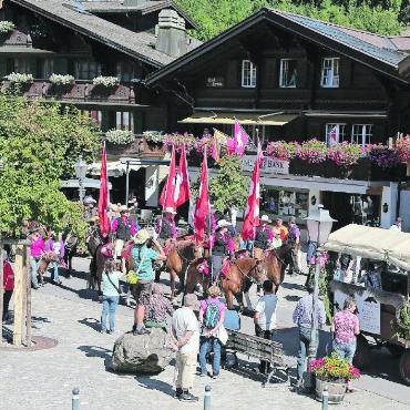 35 Jahre Country Night – die Jubiläumsausgabe - Der Umzug durch die Promenade im Jahr 2018. Der diesjährige Umzug wird XXL: Mehr als 30 Sujets mit rund 80 Pferden und 600 Teilnehmer:innen werden erwartet.