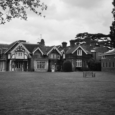 Happy Birthday Yehudi Menuhin School - The Yehudi Menuhin School in Stoke d’Abernon in der Grafschaft Surrey im Süden Englands. (Foto: ©Menuhin Center Saanen)
