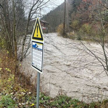 Unwetter: Lage normalisiert  - Die Saane transportierte viel Wasser. (Fotos: AvS)