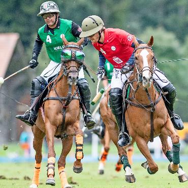 Hochkarätiger Wettkampf vor atemberaubender Kulisse - Packendes Katz-und-Maus-Spiel bis zur letzten Minute. FOTOS: ZVG