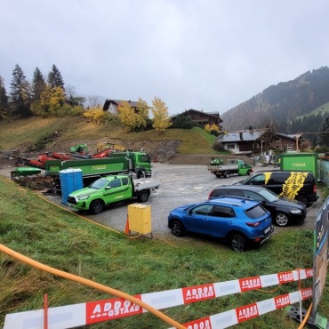 Le Rosey: Neubau hat begonnen - ie ersten Baumaschinen sind vor Ort, die Arbeiten am neuen Le-Rosey-Campus haben begonnen. (Foto: AvS)
