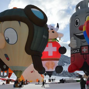 Heissluftballons gegen den Wind