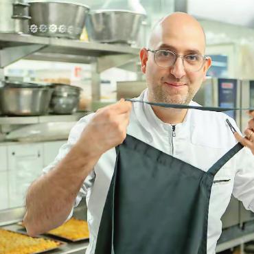 Bellevue-Küchenchef wechselt ins The Alpina - Bellevue-Starchef Francesco De Bartolomeis sagt «ciao» und wechselt ins The Alpina.   FOTO: ZVG