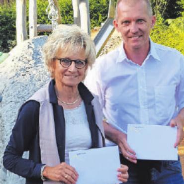 Auch das ist 3G: Golf, Gewerbe, Gemütlichkeit - Bruttosieger Lisette Chevalier und Patrick Staub.