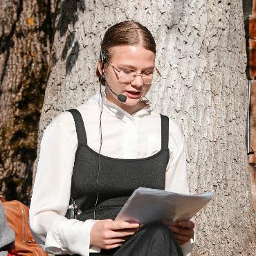 Unterwegs auf literarischen Pfaden - Lynn Hefti, die jüngste Teilnehmerin: «Ich schreibe sehr gerne und die Schreibwerkstatt macht mir grossen Spass.»