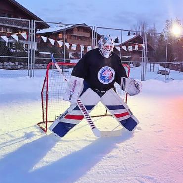 Fröhliches Gewusel auf dem Eis - Highlight des Abends: Lukas Flüeler