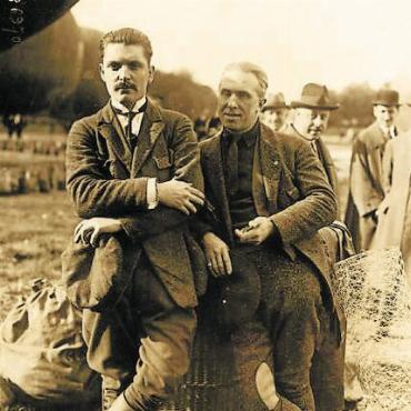 Ein tragischer und tödlicher Absturz von zwei Schweizer Ballonfahrern (1923) - Ernest Demuyter (links) gewinnt auch die Ausgabe von 1923. FOTO: ZVG