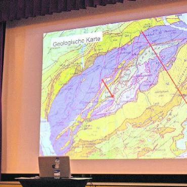 Aus was besteht das Saanenland? - Eine bunte Karte: Das Saanenland besteht aus vielen verschiedenen Erdschichten.