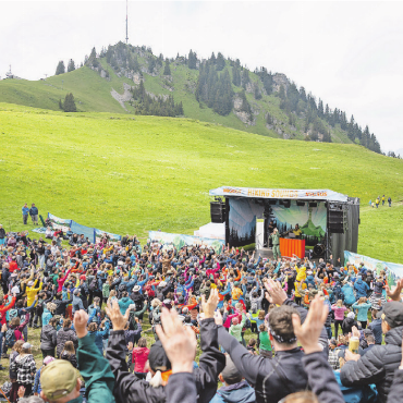 Jahresrückblick 2025 – Kultur, Gesellschaft und Umwelt: Zusammenhalt, Wandel und kulturelle Strahlkraft - Das Hiking Sounds fand erstmals im Saanenland statt. FOTO: RETO HAMMER