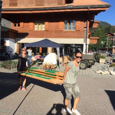 Freudige Dorffeier zu Ehren des Schweizer Geburtstages
