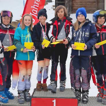 Gerax-Cup begeisterte bei der Premiere über 150 Teilnehmende - Der Jahrgang 2014 liess es sich nicht nehmen, an der Rangeverkündigung komplett da zu sein.   FOTOS: KATRIN ESPIASSE