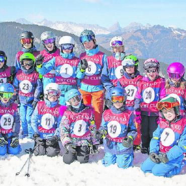 GYC Ski Yachting Trophy: Lokalmatadoren verteidigen den Titel - Die Junioren am Eggli vor dem Start. FOTOS: GSTAAD YACHT CLUB