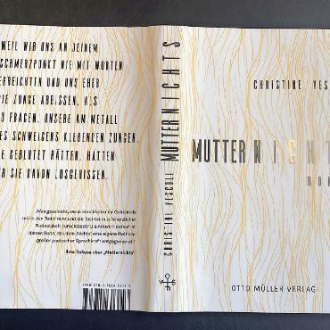 Die Spurensuche einer Tochter nach dem rätselhaften Verhalten der Mutter - Das Cover des Buches «Mutternichts». FOTOS: ZVG