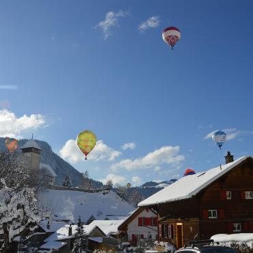 Heissluftballons gegen den Wind