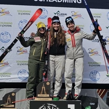 Allenbach gewinnt die Disziplinenwertung – Piller siegt in Schladming - Sue Piller (SUI, Mitte) siegte in Schladming vor Sophie Nyberg (SWE, links) und Dania Allenbach (SUI). Foto: Swissski