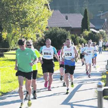 42. Berglauf Arnensee - Läuferfeld beim Start. FOTO: ZVG