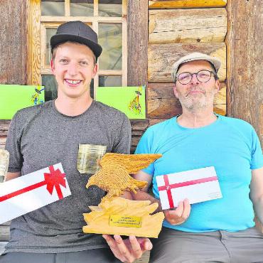 Bruno Bettler und Christian Christeler sind Clubmeister - Die Clubmeister Bruno Bettler (links) und Christian Christeler mit dem Wanderpokal.