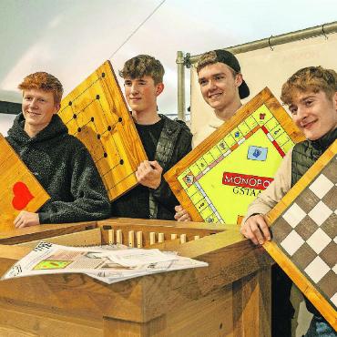 Mit frischen Ideen und Gemeinschaftsgeist: die Gstaader Messe - Lehrlingswettbewerb: die Gewinner der Teamkategorie – (vl) Elias Horak, Andrin Matti, Michael Glarner und Lucien von Grünigen.