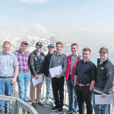 Erfolgreicher Lehrabschluss für 41 neue Seilbahnprofis - Die Lehrabgänger der Region Bern: v.l. Wendelin Aschwanden, Erik Bieri, Thomas Gertsch, Thibault Gremaud, Sandro Ramseyer, Nicolo Schenk, Pascal Scherz, Lars Streun, Marc Wälti, Silvan Zeller. FOTO: SEILBAHNEN SCHWEIZ