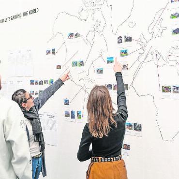 Chalets zwischen Sehnsucht und Baukultur - Ausstellungsansicht. FOTO: SIMON SCHMID NB