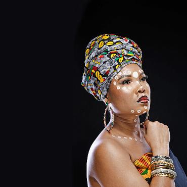 38. Jazz Tage Lenk: Von Blues bis Soul – Jazzklänge im Simmental - Die nigerianische Sängerin Justina Lee Brown singt an der Afro-Soul Night.