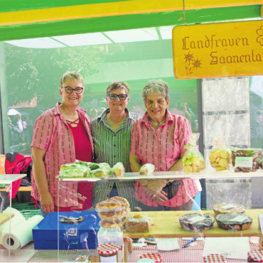 Zehn Jahre Züglete: Gstaad feiert Tradition mit Herz - Haben sich für die Züglete (noch mehr) ins Zeug gelegt: die Landfrauen Saanenland. FOTO: SONJA WOLF