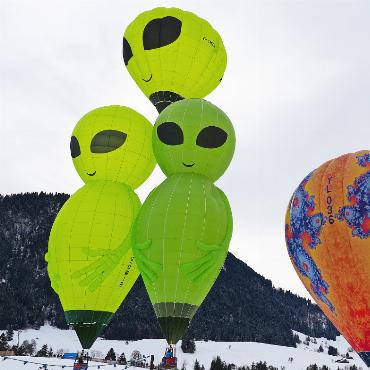 Bevor die Ballone steigen, wird der Himmel organisiert - ... und die englischen Aliens gehören zu den diesjährigen Publikumslieblingen.