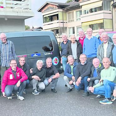 Von Abländschen nach Zermatt - Am Herbsthöck des BOSV EX-KLUSIV Clubs tauschten sich die Clubmitglieder, unter ihnen Karl Eggen (links) und Christian von Siebenthal (3. v. l.), über Vergangenes und Aktuelles aus. FOTO: ZVG