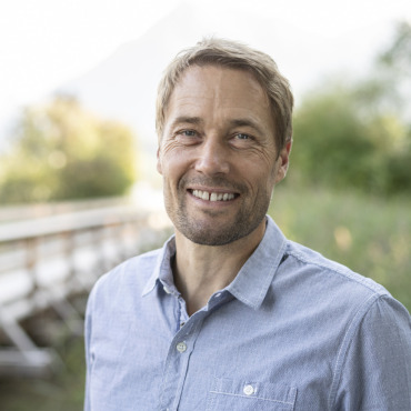 «Wir sind nur noch an Wohnungen mit einer Mietdauer von mindestens einem Jahr interessiert» - Hat im Moment alle Hände voll zu tun: Christian Rohr, Geschäftsführer von Asyl Berner Oberland. (Foto: zVg)