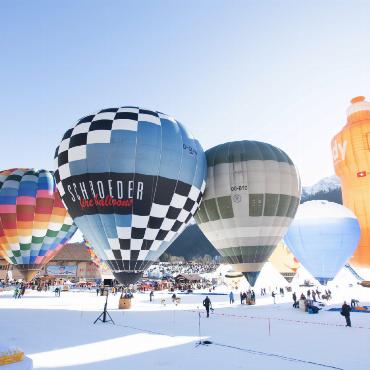 Schönes Wetter ist nicht gleich Flugwetter - Fast 80 Ballone und 100 Pilotinnen und Piloten begeisterten rund 10’000 Schaulustige am Eröffnungswochenende in Château-d’Oex. FOTO: KEREM MAURER