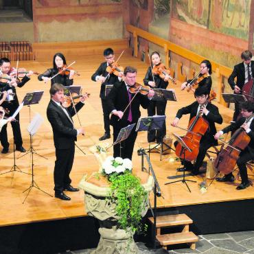 Die IMMA in Schieflage – zwei Gruppierungen setzen sich für Menuhins Erbe ein - Student:innen der IMMA bei einem Konzert zum 20. Todestag von Lord Menuhin im Jahr 2019 in der Kirche Saanen. FOTO: ANITA MOSER