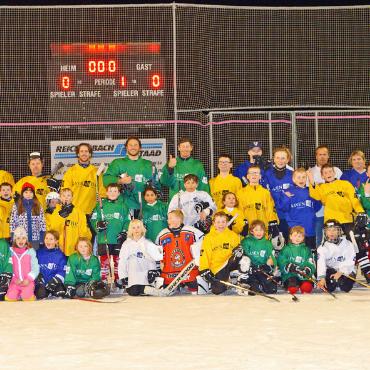 Gemeinsam stark – Saisonabschluss der Eishockeyfamilie - Die Gstaader Eishockeyfamilie feierte Saisonabschluss.