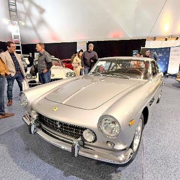 Legendäre Motoren unter dem Hammer - Eines der Prachtstücke der Auktion: ein Ferrari 250 GTE 2 2 aus dem Jahr 1962. FOTOS: ELISA OPPERMANN